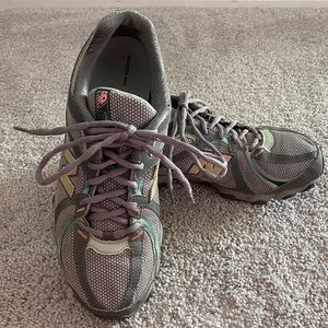 New Balance running shoes women 10 gray and pink